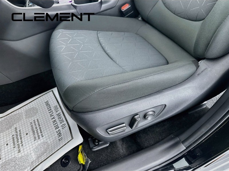 Toyota RAV4 Vehicle Image 28