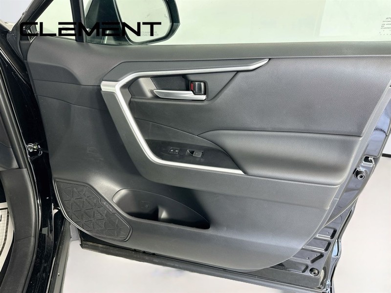 Toyota RAV4 Vehicle Image 34
