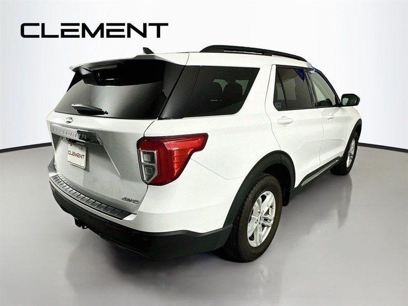 Ford Explorer Vehicle Full-screen Gallery Image 7