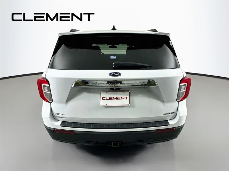 Ford Explorer Vehicle Full-screen Gallery Image 8