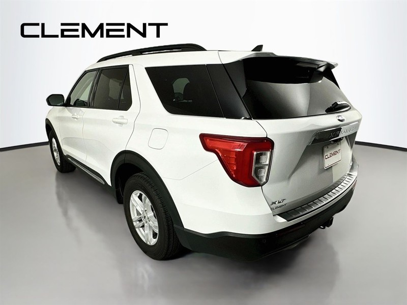 Ford Explorer Vehicle Full-screen Gallery Image 10