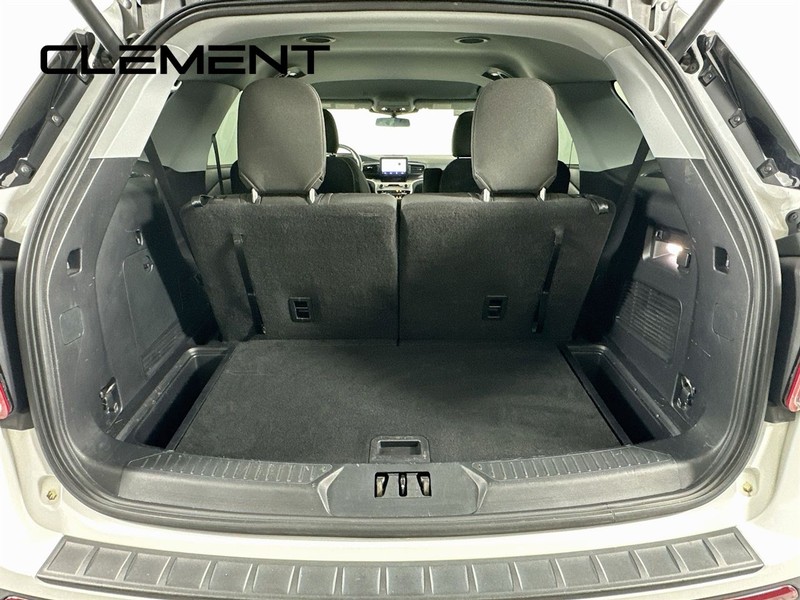 Ford Explorer Vehicle Full-screen Gallery Image 11