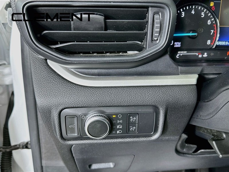 Ford Explorer Vehicle Full-screen Gallery Image 14