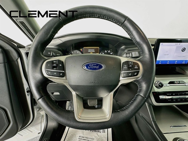 Ford Explorer Vehicle Full-screen Gallery Image 15