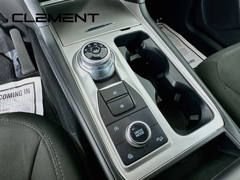 Ford Explorer Vehicle Full-screen Gallery Image 23