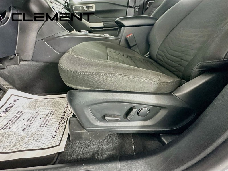 Ford Explorer Vehicle Full-screen Gallery Image 28
