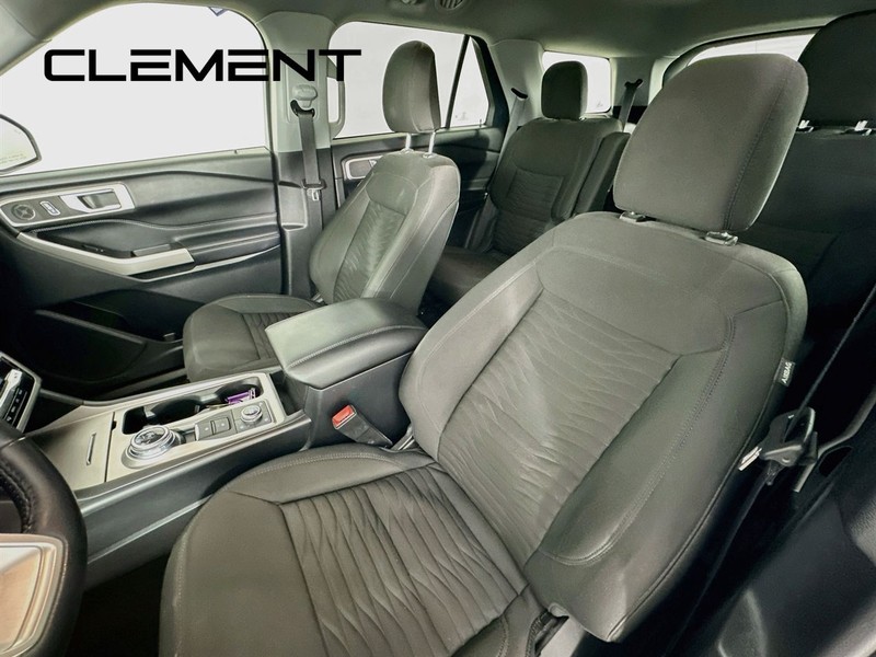 Ford Explorer Vehicle Full-screen Gallery Image 29