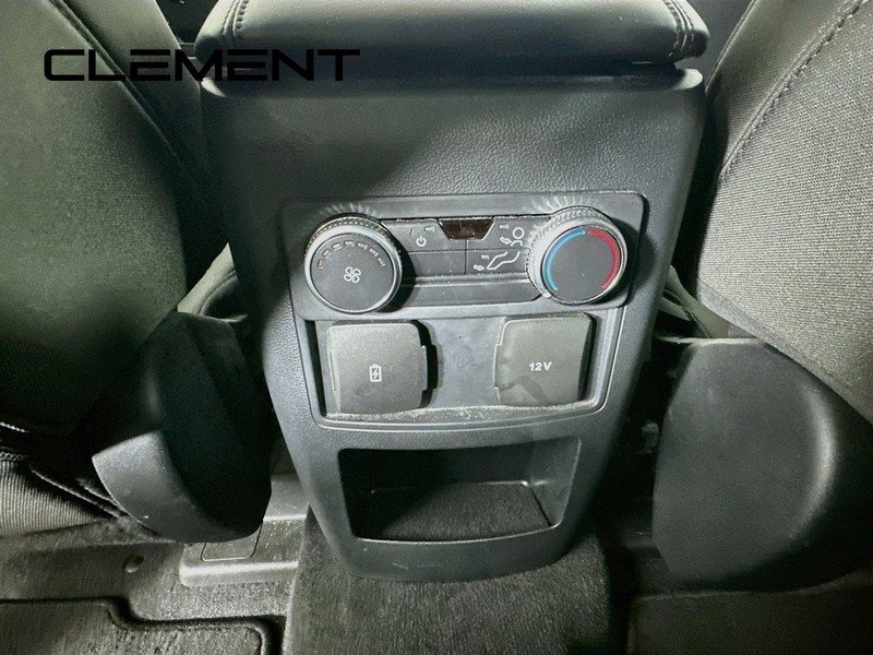 Ford Explorer Vehicle Full-screen Gallery Image 33