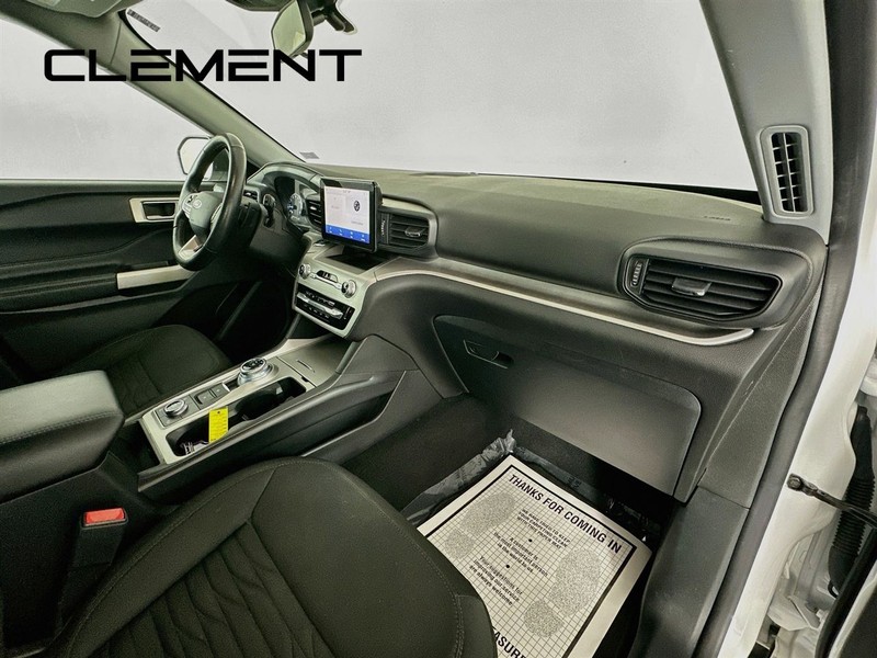 Ford Explorer Vehicle Full-screen Gallery Image 35