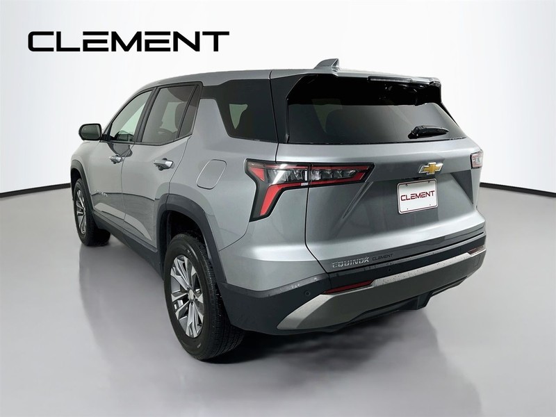 Chevrolet Equinox Vehicle Full-screen Gallery Image 10