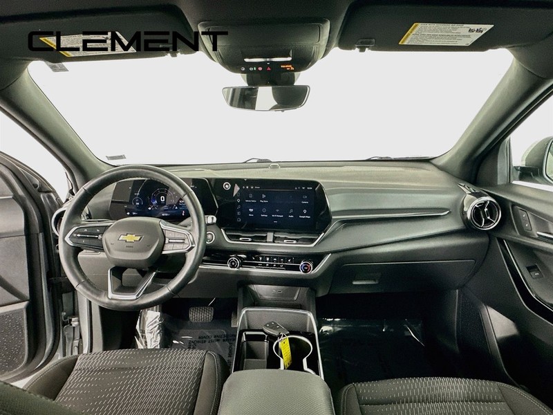 Chevrolet Equinox Vehicle Full-screen Gallery Image 12