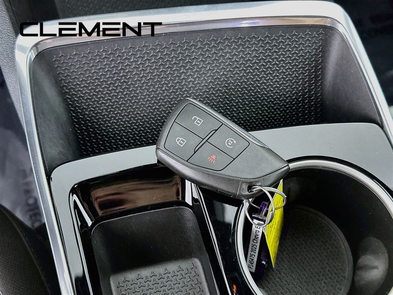 Chevrolet Equinox Vehicle Full-screen Gallery Image 24