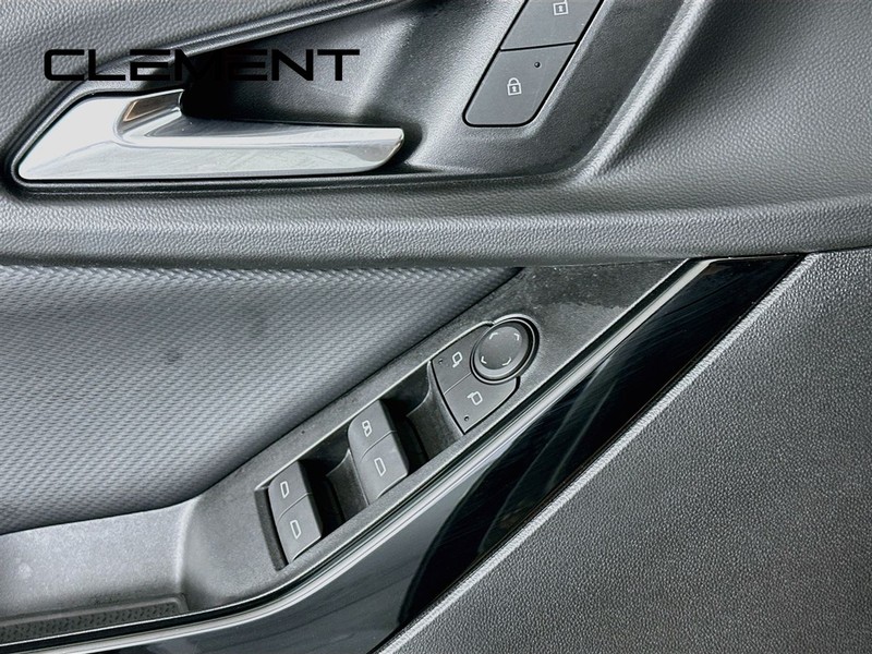 Chevrolet Equinox Vehicle Full-screen Gallery Image 26