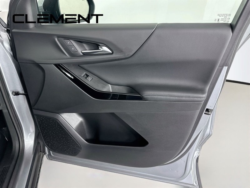 Chevrolet Equinox Vehicle Full-screen Gallery Image 34