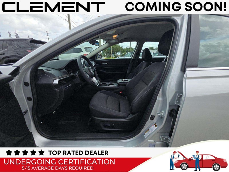 Nissan Altima Vehicle Image 03