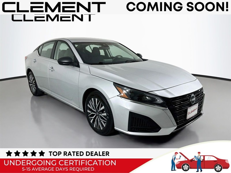 Nissan Altima Vehicle Full-screen Gallery Image 5