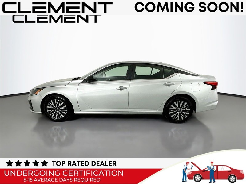 Nissan Altima Vehicle Full-screen Gallery Image 6