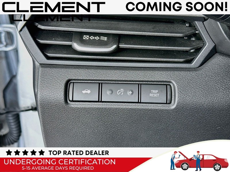 Nissan Altima Vehicle Full-screen Gallery Image 14