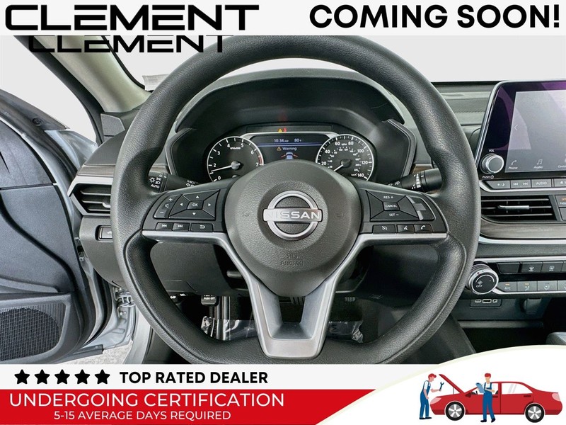 Nissan Altima Vehicle Full-screen Gallery Image 15
