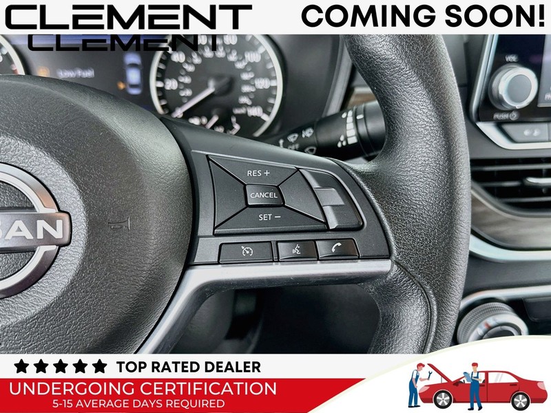 Nissan Altima Vehicle Full-screen Gallery Image 17