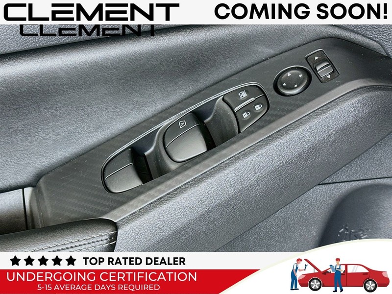 Nissan Altima Vehicle Full-screen Gallery Image 24