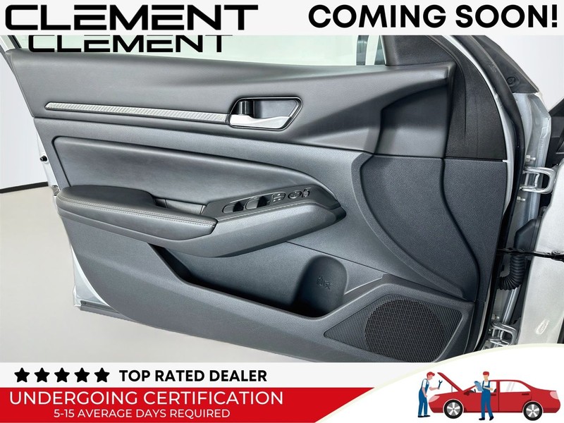 Nissan Altima Vehicle Full-screen Gallery Image 26