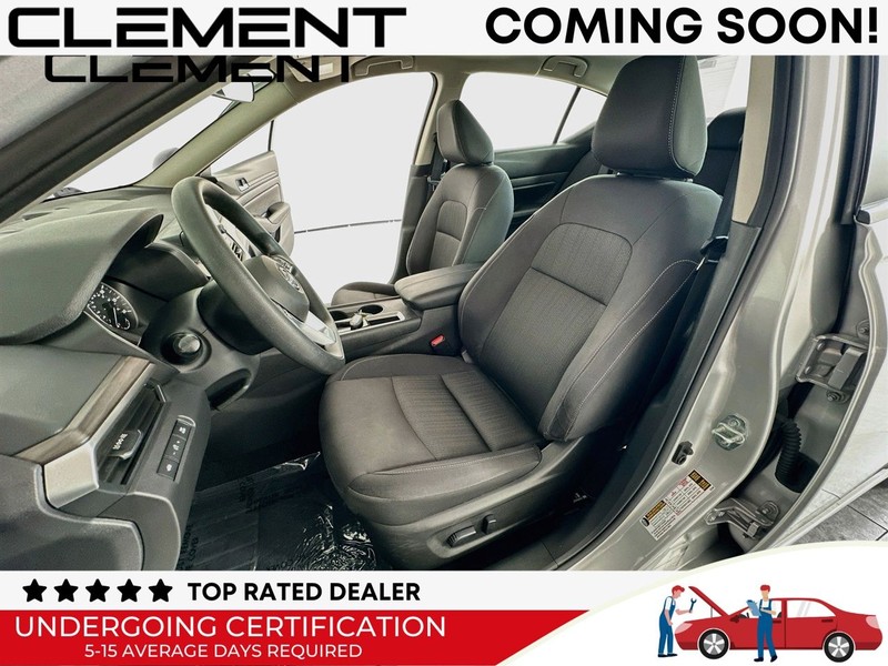 Nissan Altima Vehicle Full-screen Gallery Image 28