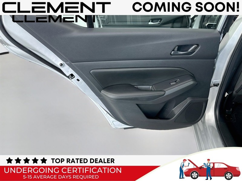 Nissan Altima Vehicle Full-screen Gallery Image 29
