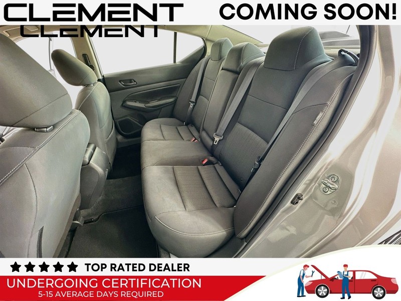 Nissan Altima Vehicle Full-screen Gallery Image 30