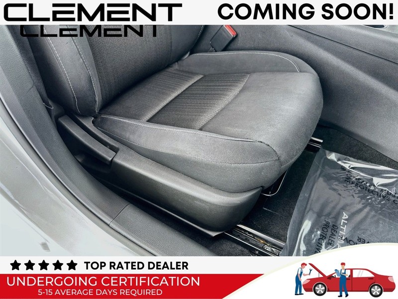 Nissan Altima Vehicle Full-screen Gallery Image 31