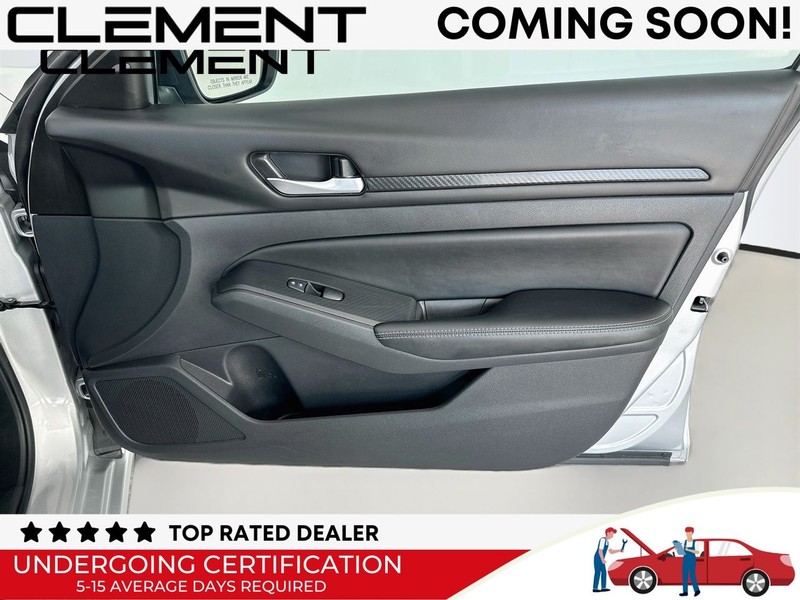 Nissan Altima Vehicle Full-screen Gallery Image 33