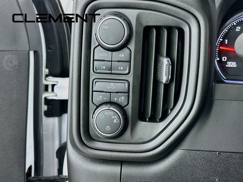 Chevrolet Silverado 2500HD Vehicle Image 14