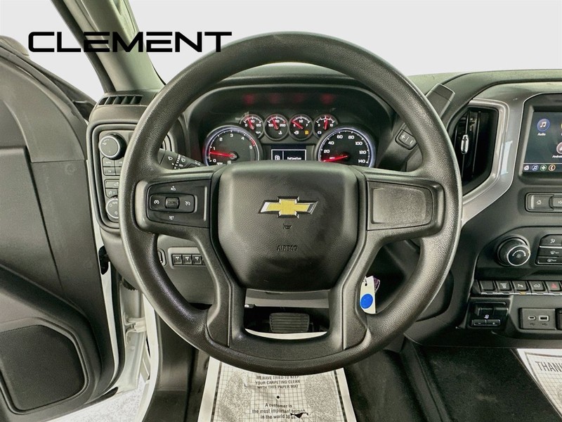 Chevrolet Silverado 2500HD Vehicle Image 15