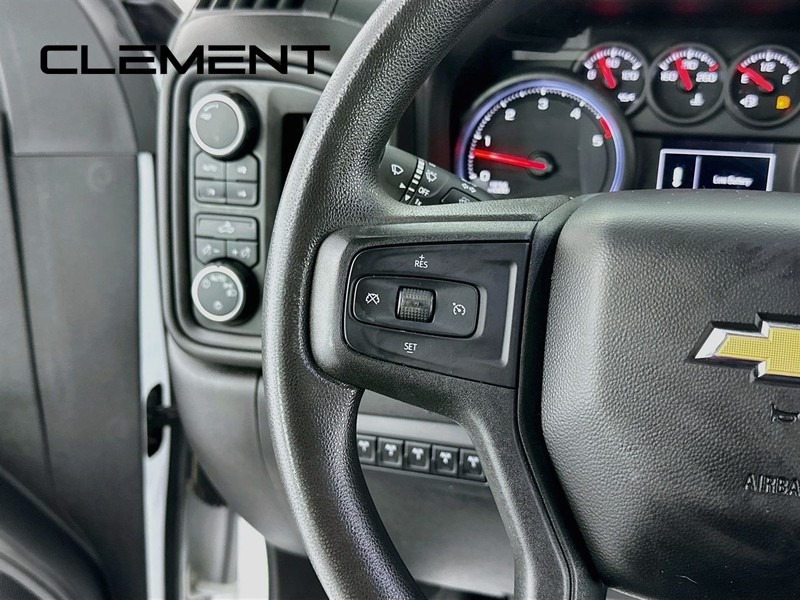 Chevrolet Silverado 2500HD Vehicle Image 16