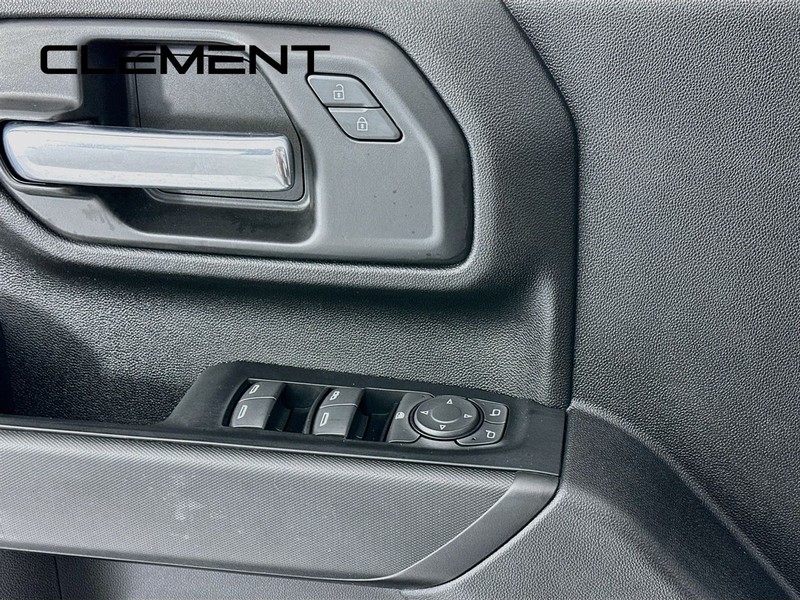 Chevrolet Silverado 2500HD Vehicle Image 23