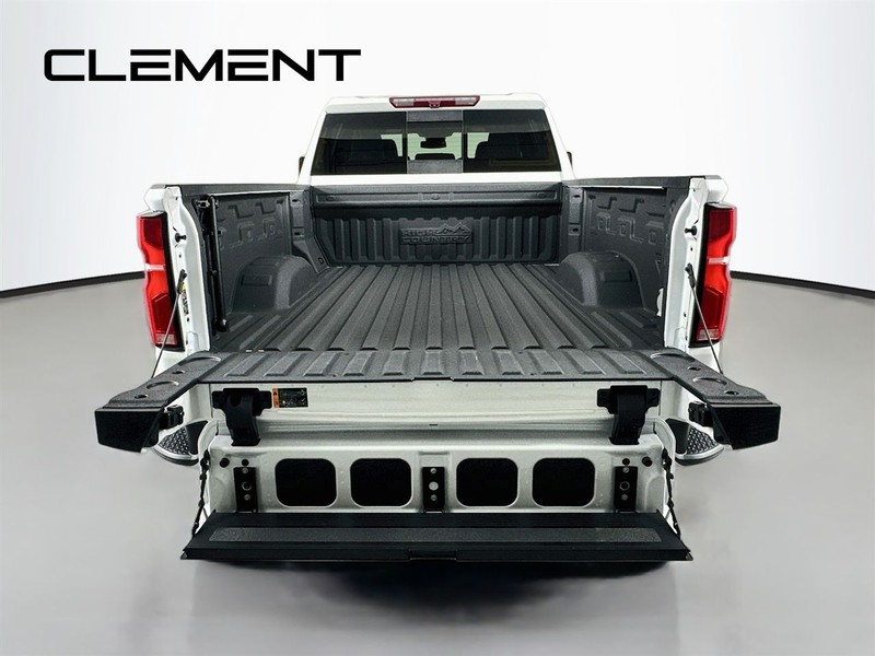 Chevrolet Silverado 2500HD Vehicle Image 11