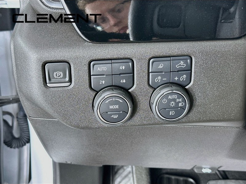 Chevrolet Silverado 2500HD Vehicle Image 14