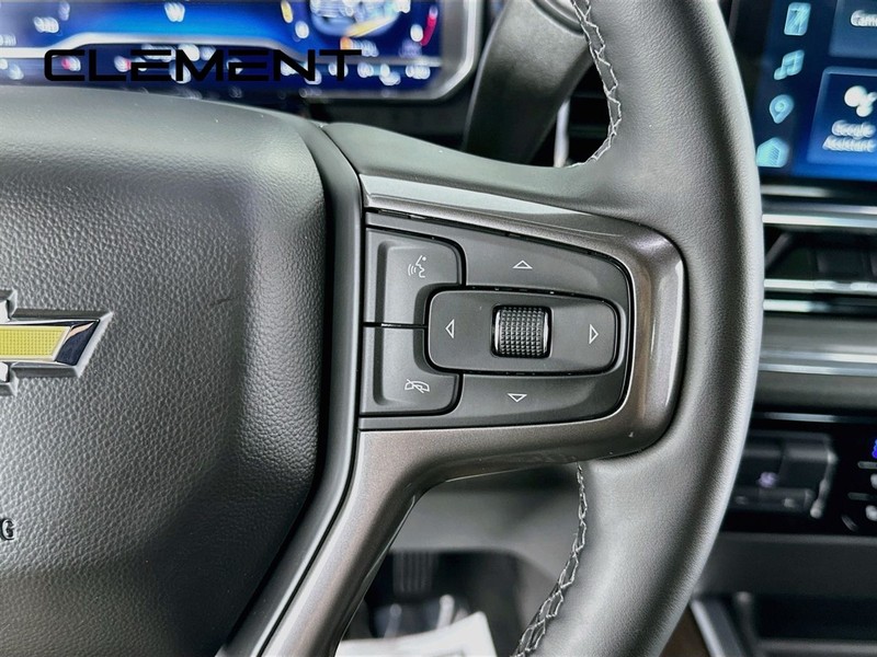 Chevrolet Silverado 2500HD Vehicle Image 17