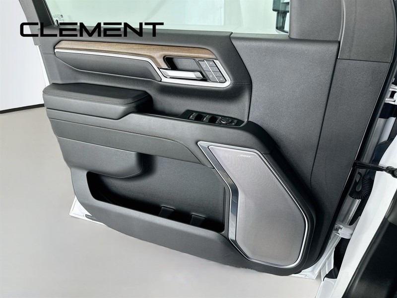 Chevrolet Silverado 2500HD Vehicle Image 28