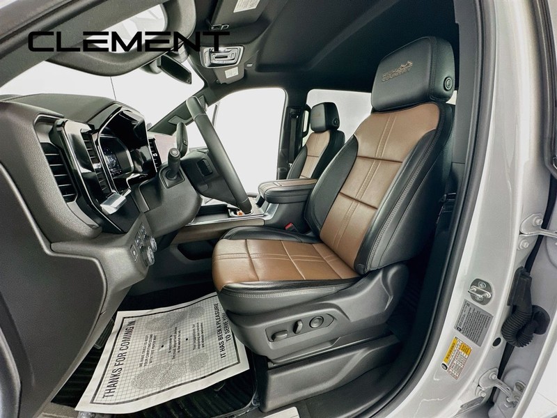 Chevrolet Silverado 2500HD Vehicle Image 30