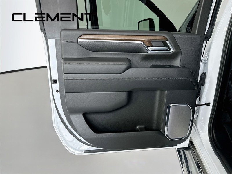 Chevrolet Silverado 2500HD Vehicle Image 31