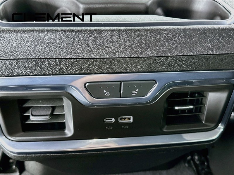 Chevrolet Silverado 2500HD Vehicle Image 33