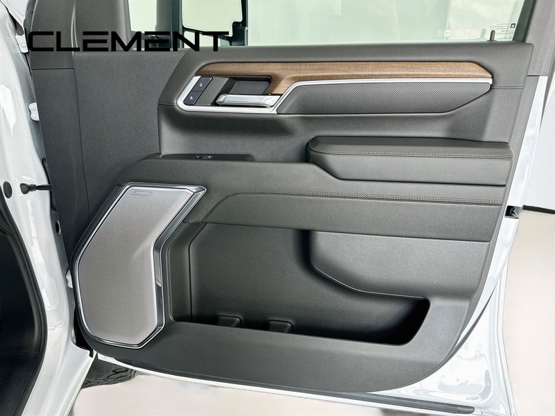 Chevrolet Silverado 2500HD Vehicle Image 36
