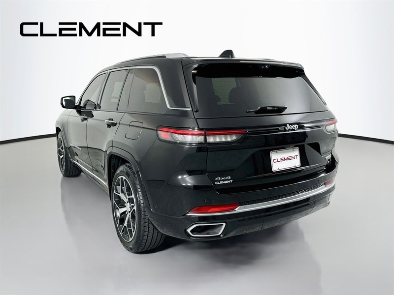 Jeep Grand Cherokee Vehicle Image 10