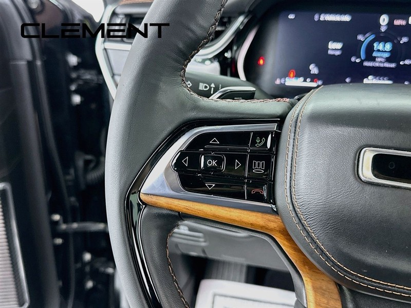 Jeep Grand Cherokee Vehicle Image 16