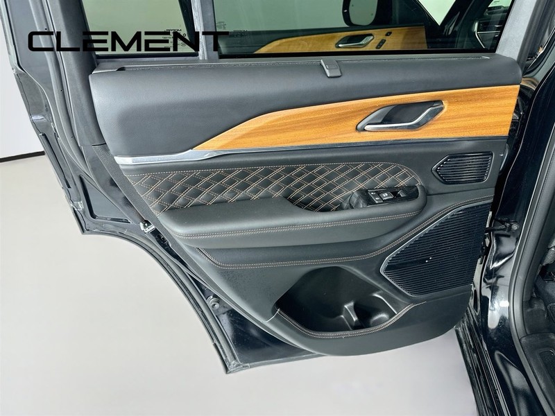 Jeep Grand Cherokee Vehicle Image 32