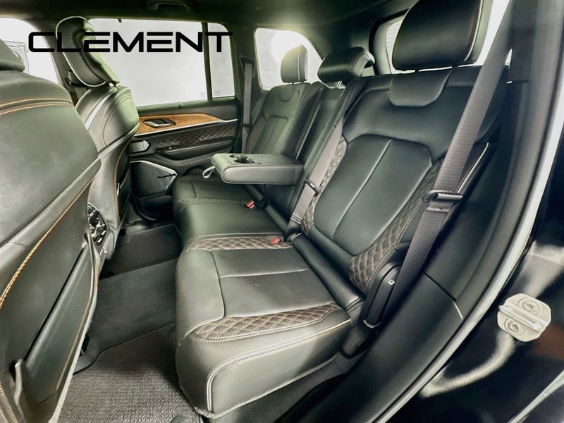 Jeep Grand Cherokee Vehicle Image 33