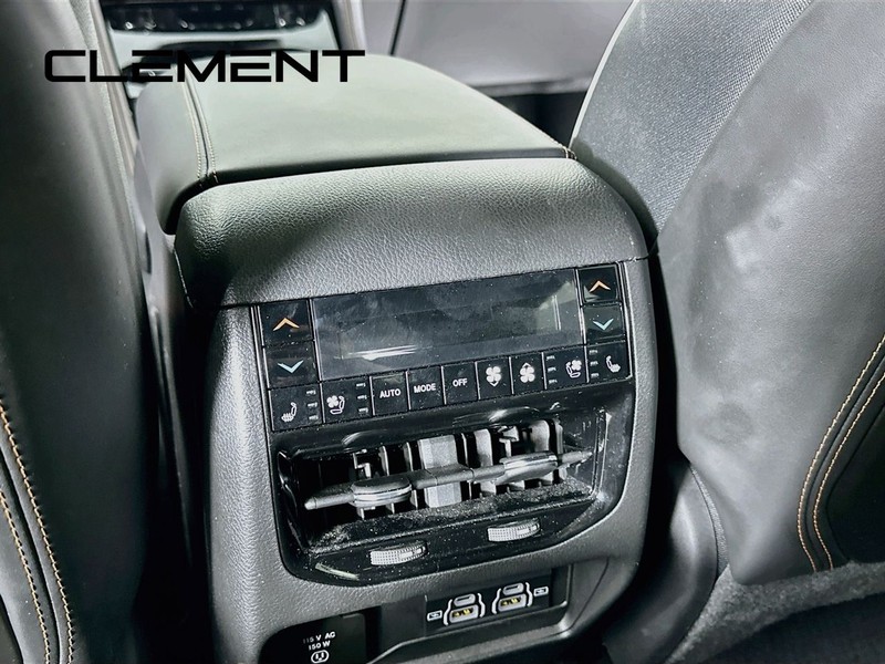 Jeep Grand Cherokee Vehicle Image 34
