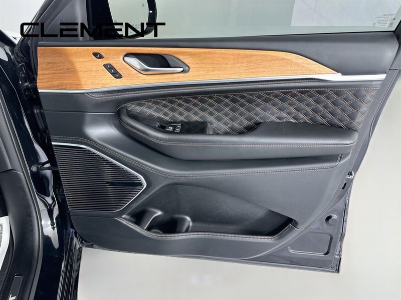 Jeep Grand Cherokee Vehicle Image 37