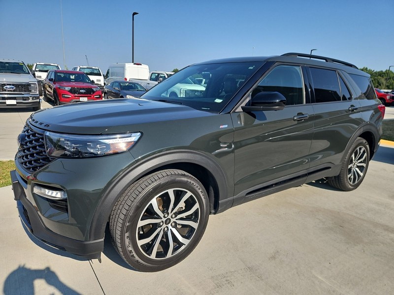 Ford Explorer Vehicle Image 02